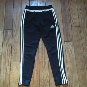 Kids adidas sweat pants with zipper pockets